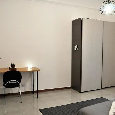 Lincoln Apartment *